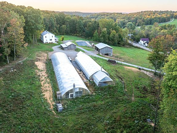 3rd image of 10552 Pleasant Valley Rd