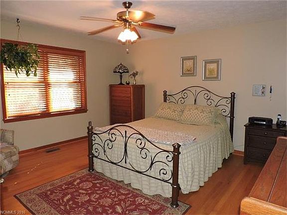 5th image of 901 Rainbow Ln