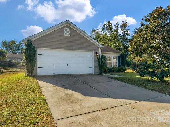 10604 Spring Rain Ct, Charlotte, NC 28278