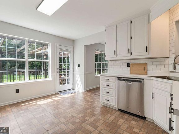 4th image of 2055 Amberly Glen Way