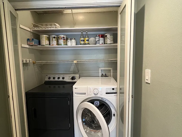 1663 Veteran Ave #105 — Photo 9