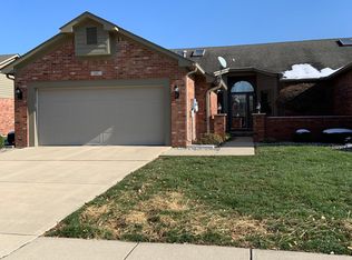 1327 Country Creek Cir, Shelbyville, IN 46176