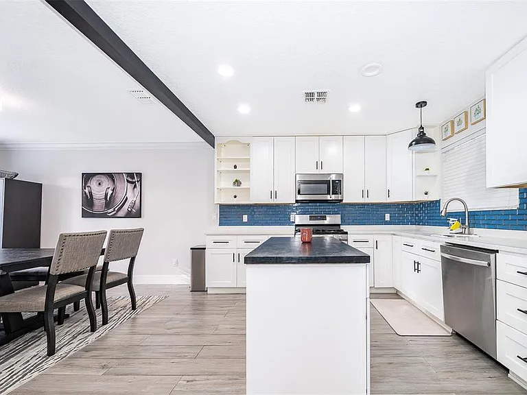 7118 Caloosa Ct — Photo 10