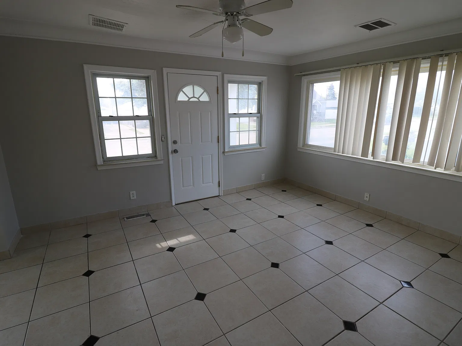 27182 Seyburn Avenue - 1 — Photo 3