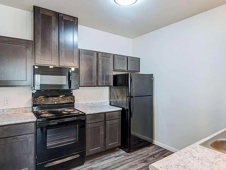Live Oak Apartments — Photo 2