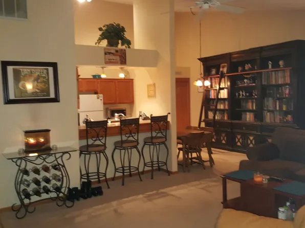 827 Quinlan Dr, Pewaukee, WI 53072