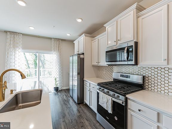 4th image of 13 Hummingbird Ln