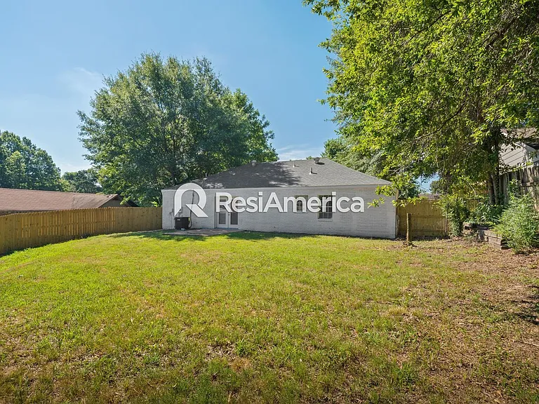 914 Valley Springs Dr — Photo 14