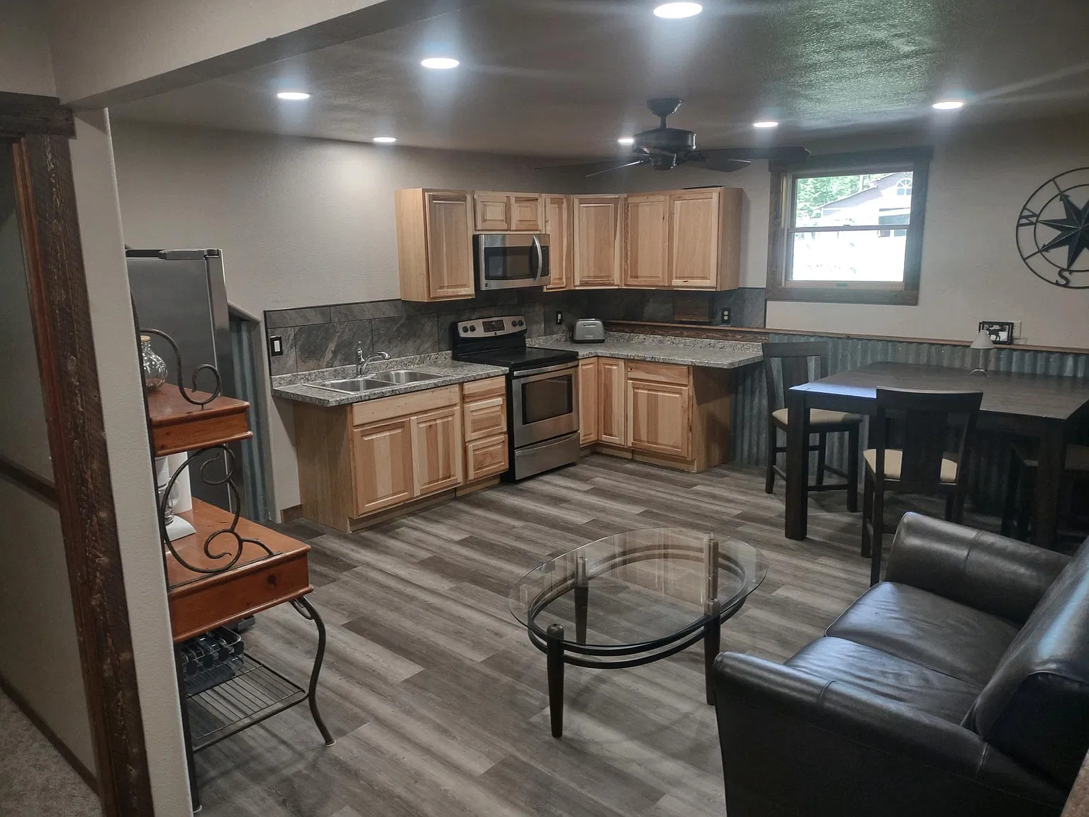 5 bed, 3240 sqft, $1,600 — Photo 2
