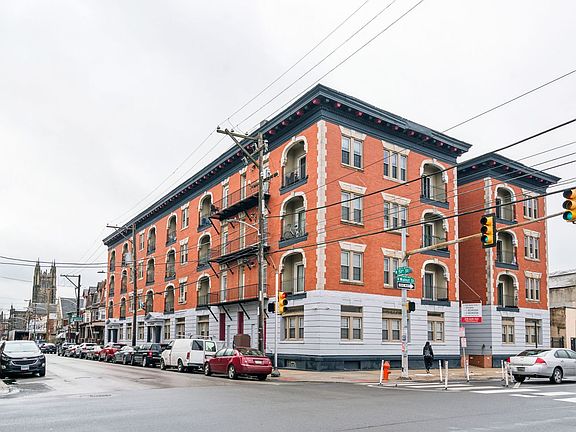 4th image of 5101-21 Walnut St #B302
