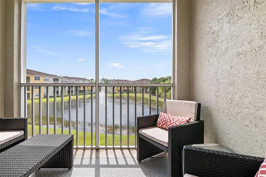 2 bed, 2.0 bath, 1246 sqft, $2,200 — Photo 2