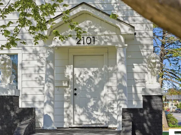 2101 Bradfield Dr, Lincoln, NE 68502