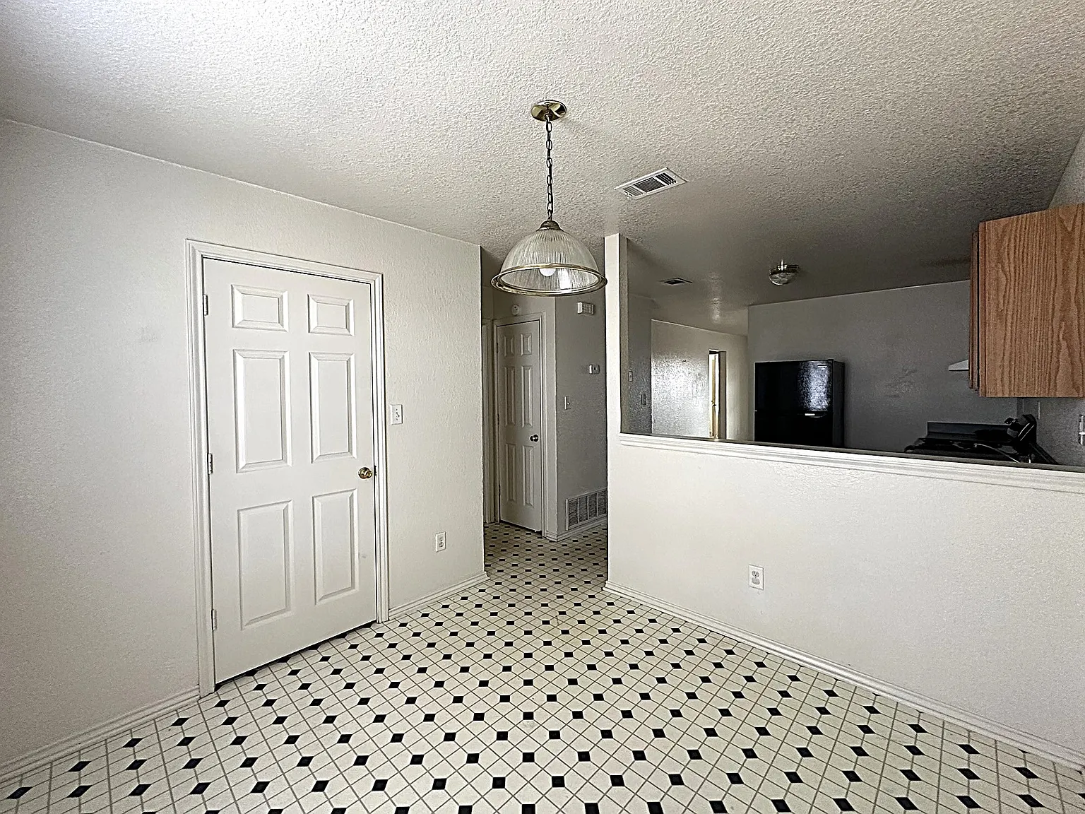 3 bed, 1134 sqft, $799 — Photo 3