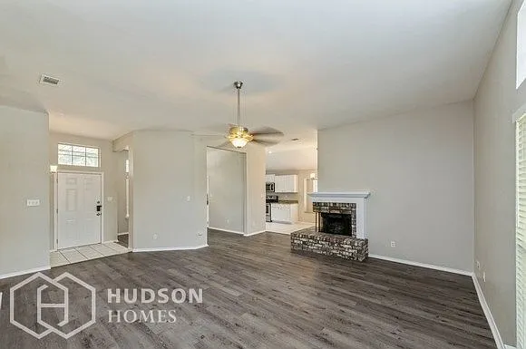 4136 Clary Dr — Photo 6