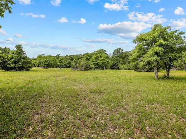 3265 Golden Trl, College Station, TX 77845