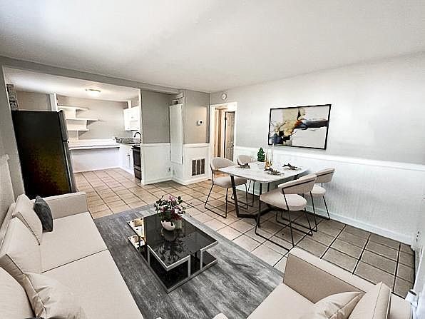 1st image of 58 Dudley St #1