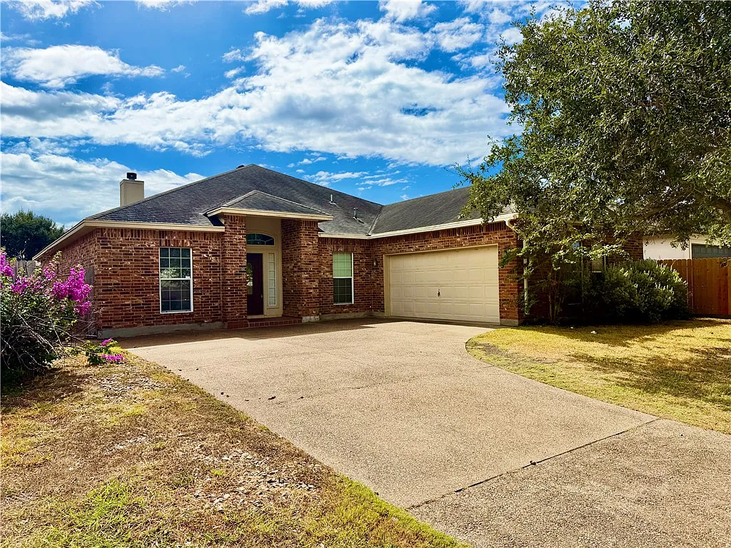 4 bed, 3.0 bath, 2479 sqft, $2,485 — Photo 2