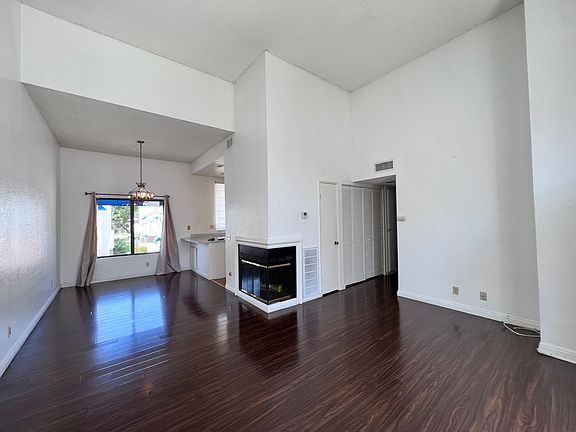 5th image of 305 Park Shadow Ct
