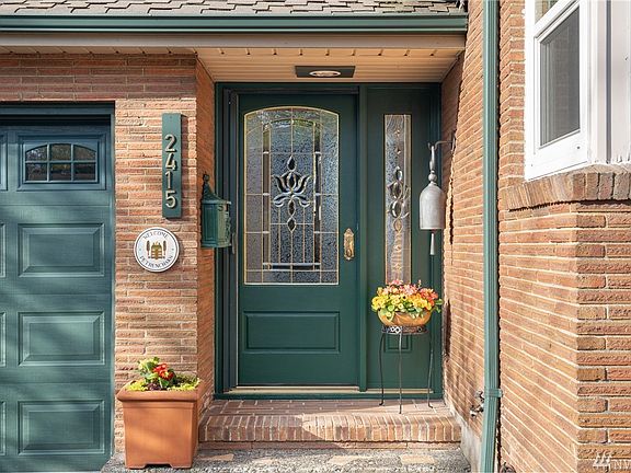 Nestled off desirable Prescott Ave.