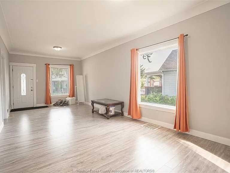 354 Curry Ave — Photo 4