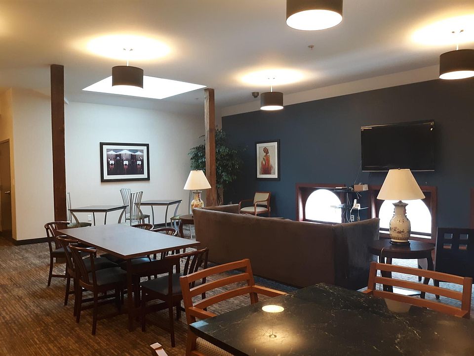 2nd image of 901 W 15th St APT 230