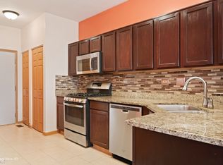 605 Lakeridge Ct, Naperville, IL 60563