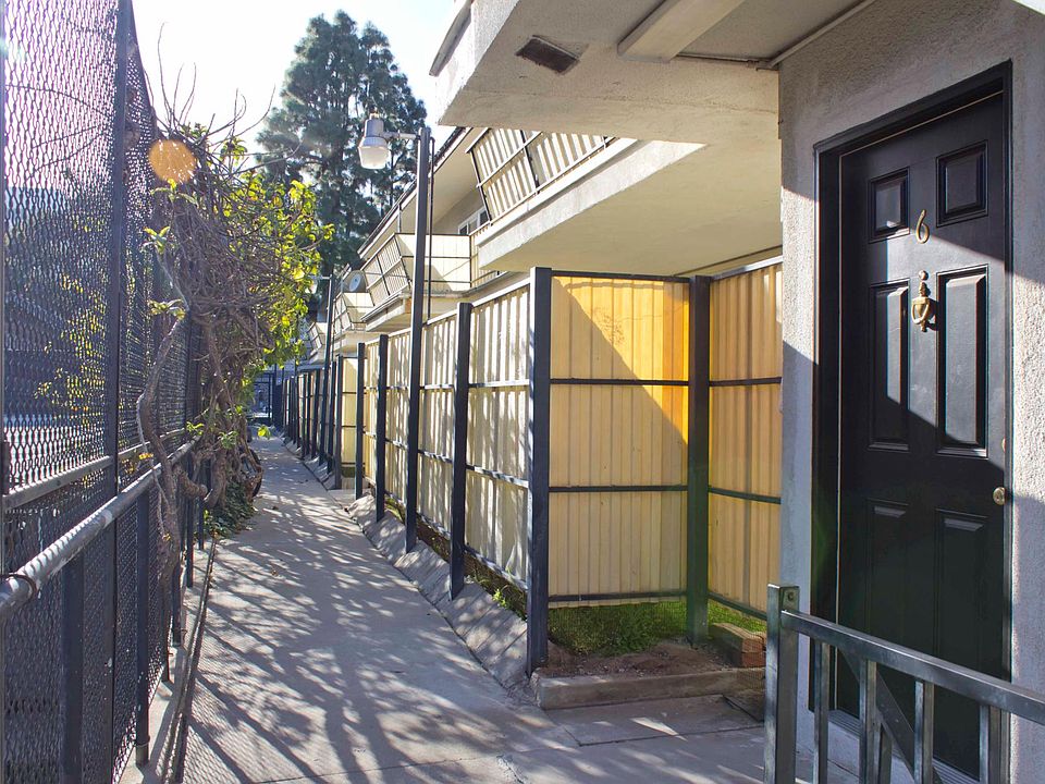 1st image of 210 S Mentor Ave APT 6