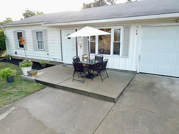 3rd image of 560 Nassau Dr