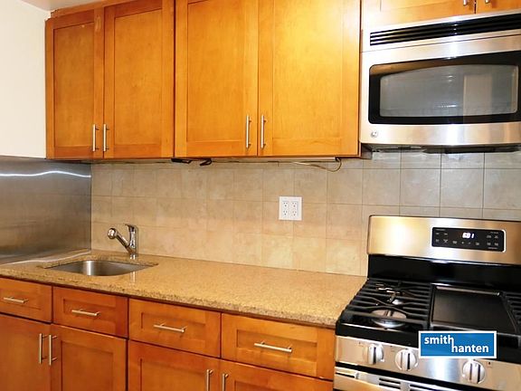 4th image of 164 Hoyt St #1