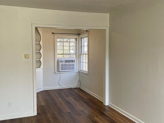 5th image of 225 S Evergreen Ln
