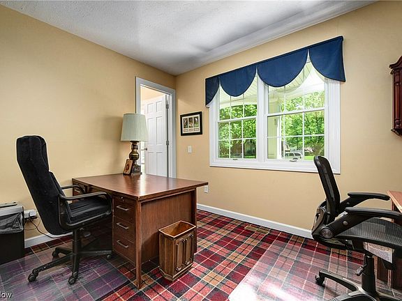 4th image of 154 Williamsburg Dr