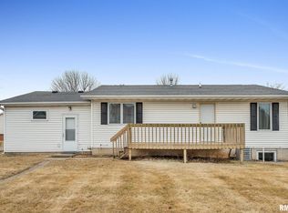 824 Birchwood Dr, Colona, IL 61241