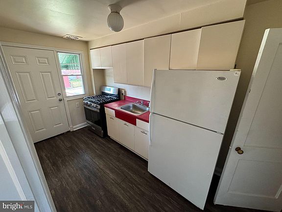 4th image of 7419 Holabird Ave