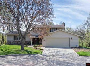 100 Oakwood Dr, Mankato, MN 56001