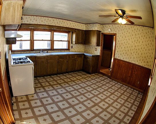 3rd image of 1317 Raymond Dr