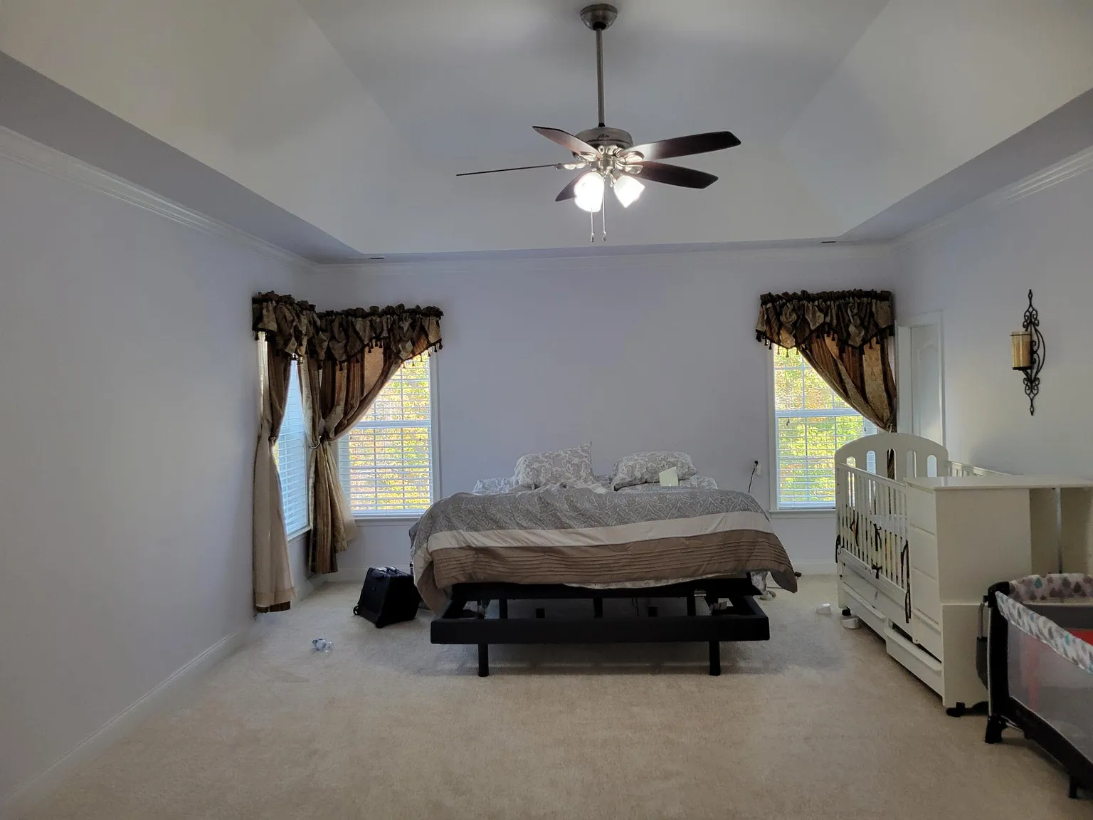 5 bed, 4642 sqft, $5,500 — Photo 4