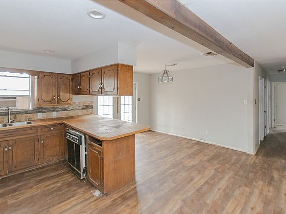 5th image of 2111 Murphy Rd