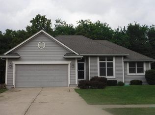 816 SW Daney Dr, Lees Summit, MO 64081
