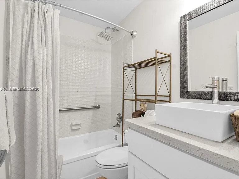 2701 Middle River Dr #3 — Photo 12