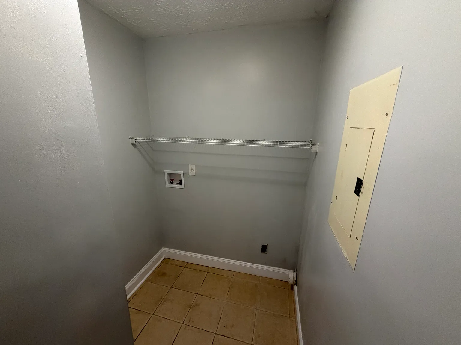 5 bed, 2016 sqft, $1,800 — Photo 4