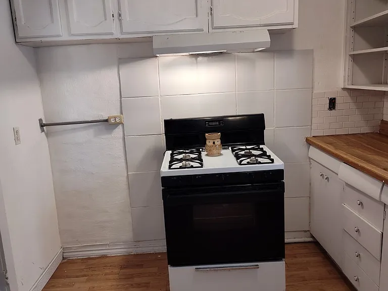 155 Elaine Rd #B — Photo 4