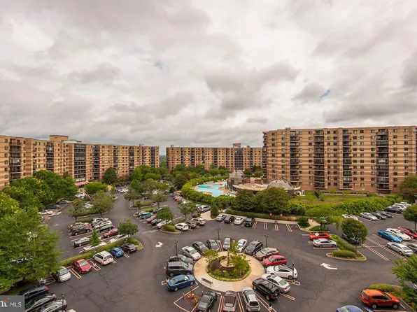 8350 Greensboro Dr APT 926, Mc Lean, VA 22102