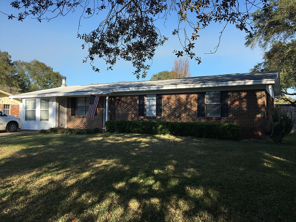 2nd image of 640 Golf Course Dr
