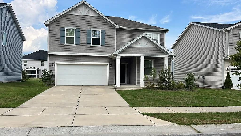 4 bed, 2350 sqft, $2,200 — Photo 1