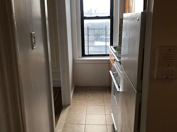 3rd image of 3318 Steuben Ave #1