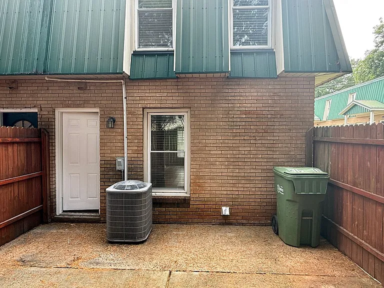 312 W Catawba Ave — Photo 14