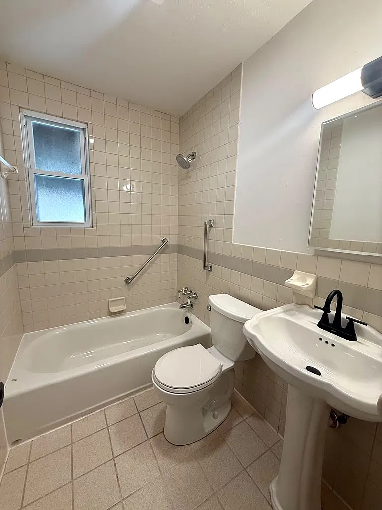 4 bed, 1176 sqft, $1,700 — Photo 4