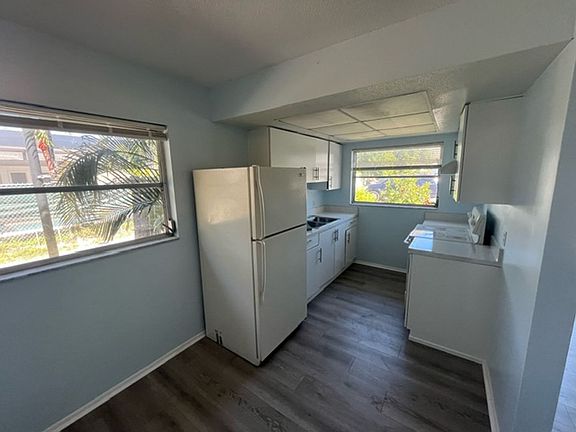 4th image of 809B 66th Ave W #0