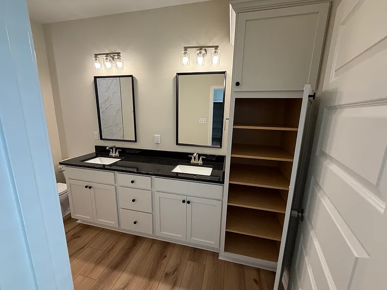 301 NE 2nd St #1 — Photo 12