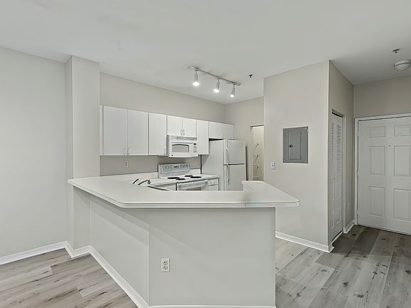 5th image of 560 Florida Club Blvd APT 212